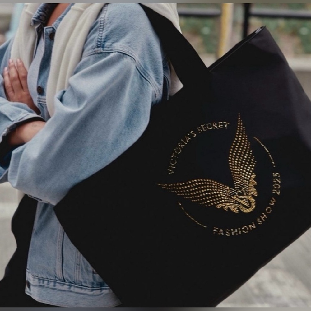LIMITED EDITION! VS FASHION SHOW Black Tote Bag